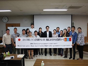 会議参加者の集合写真1