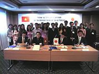 フォローアップセミナー及び討議議事録への署名2