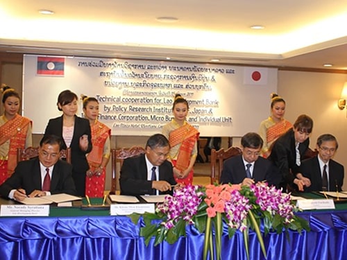 Signing Ceremony1