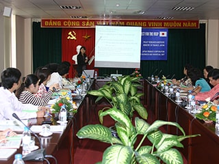 Signing ceremony on RD and the first Seminar in Vietnam2