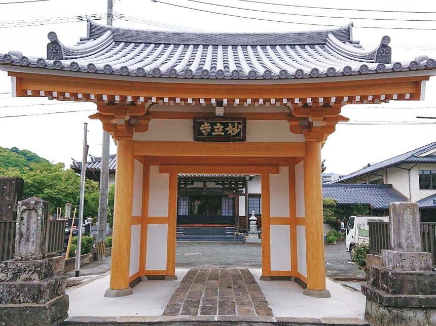 熊本地震で倒壊した「妙立寺」の山門を郷原組が新築。