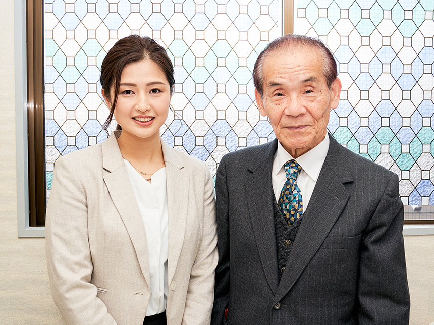 右側（譲渡側）：山本氏　左側（譲受側）：岡田氏