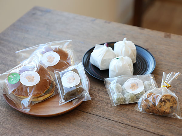 新しく商品に加えた「どら焼きアイス」や洋菓子