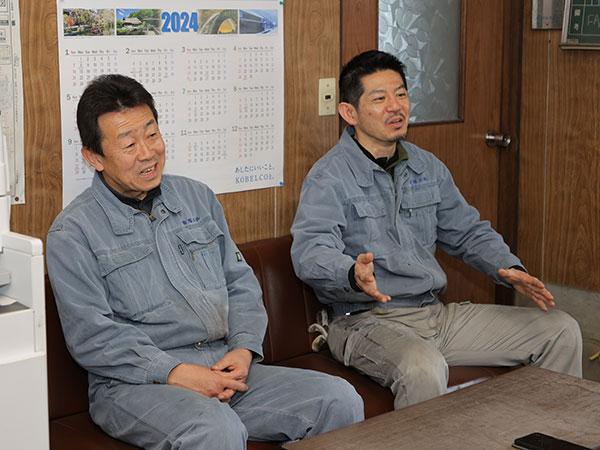 左側(譲渡側)：井戸氏 右側(譲受側)：丸橋氏