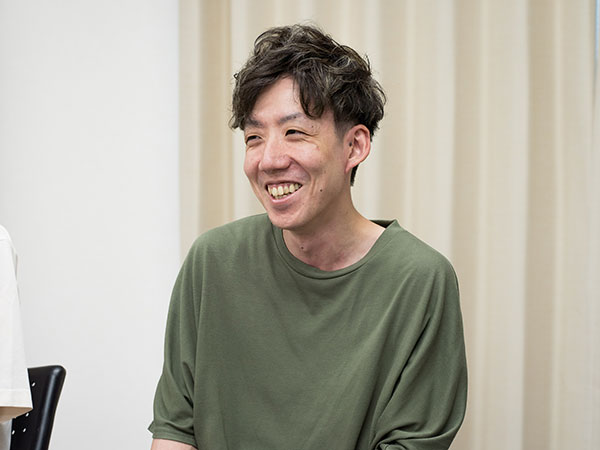 譲受側：菅原氏