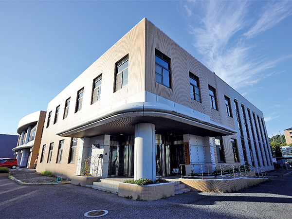 株式会社マテリアルゲートが拠点を構える広島大学インキュベーションオフィス。産・学・官の研究開発機関と最先端のテクノロジーが結集する広島中央サイエンスパーク内に位置する