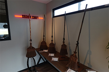 穂が抜けにくく丈夫なBroom Craftの棕櫚箒